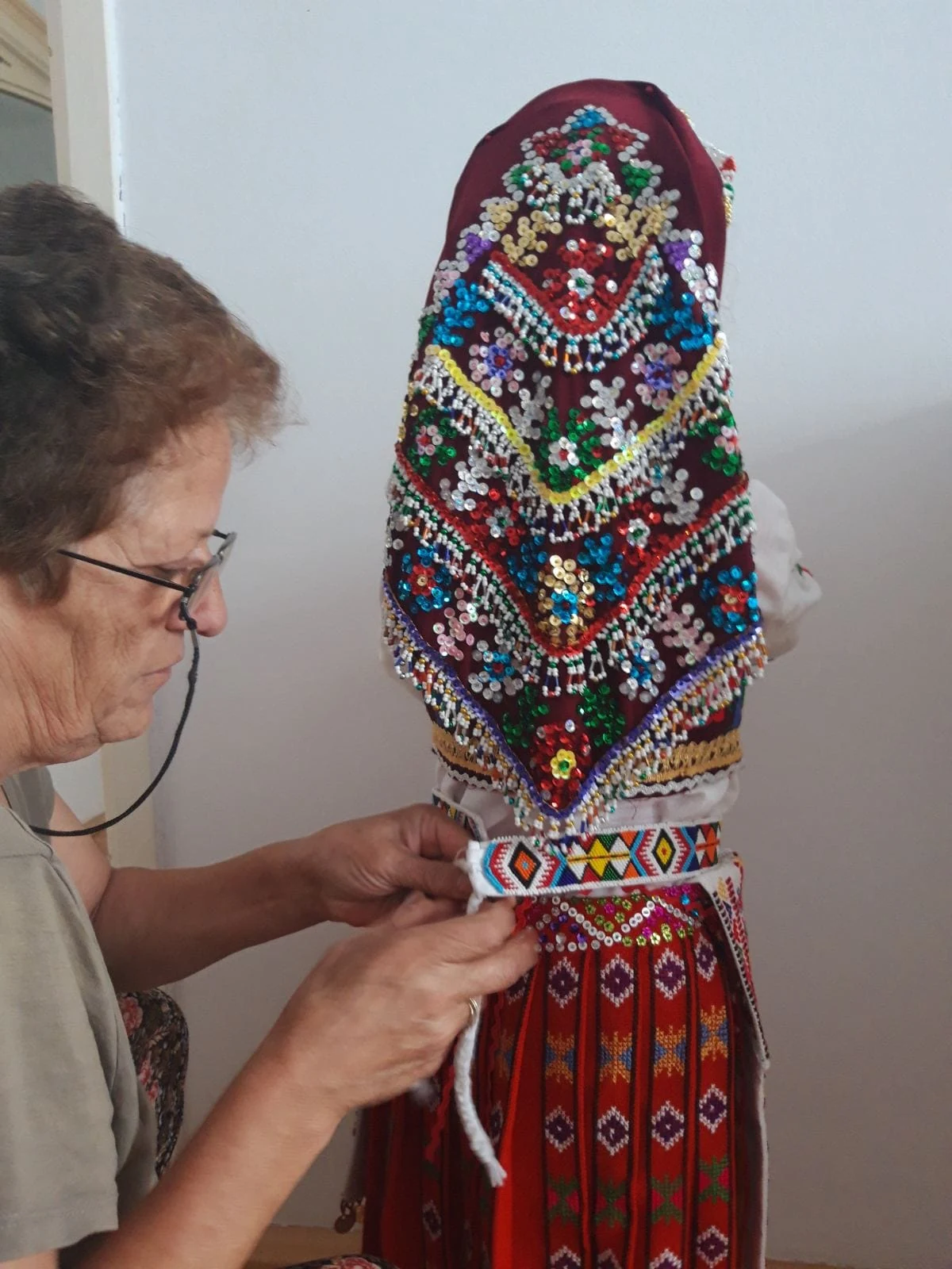 Procesi i veshjes dhe punës me dorë